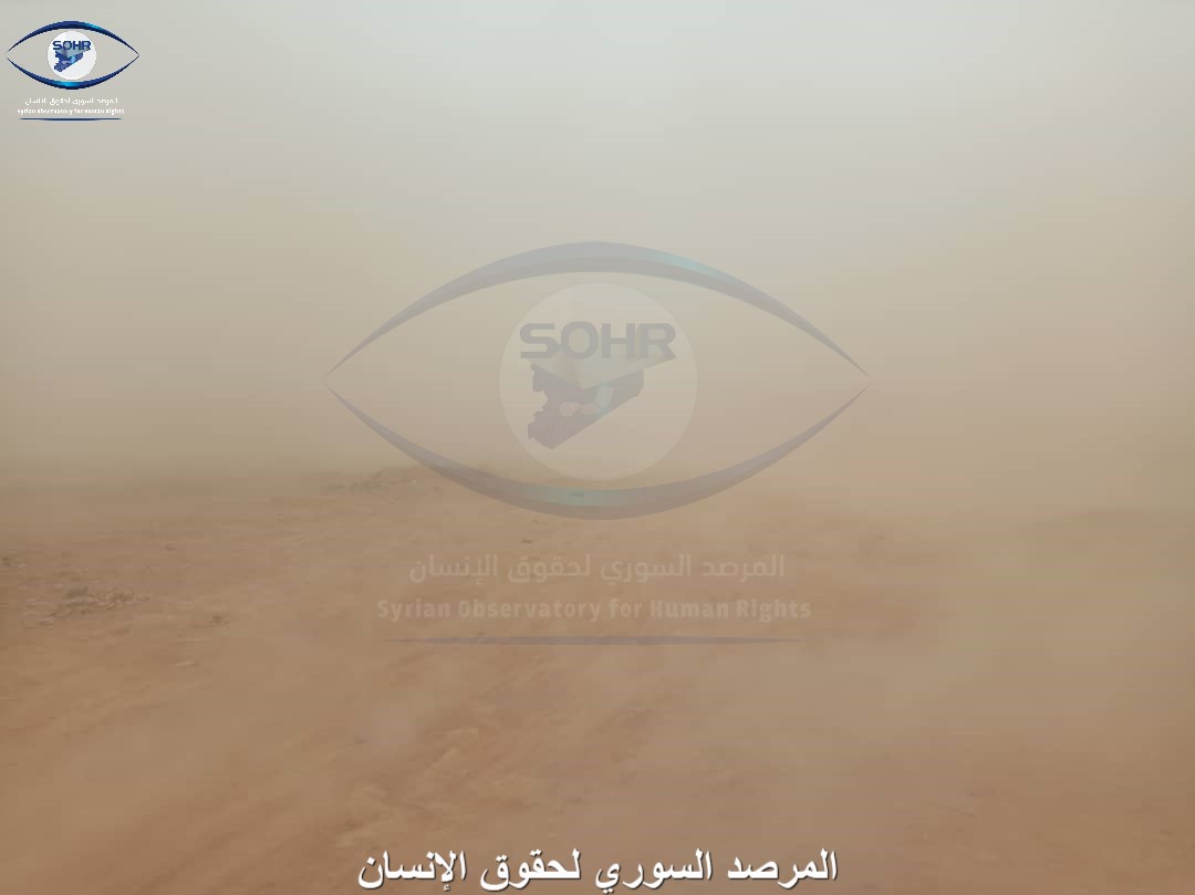 syriahr's tweet photo. عدسة #المرصد_السوري: عاصفة غبارية تضرب #مخيم_الركبان "المنسي" على #الحدود #السورية - #الأردنية - #العراقية https://t.co/QxzQWkOU3G