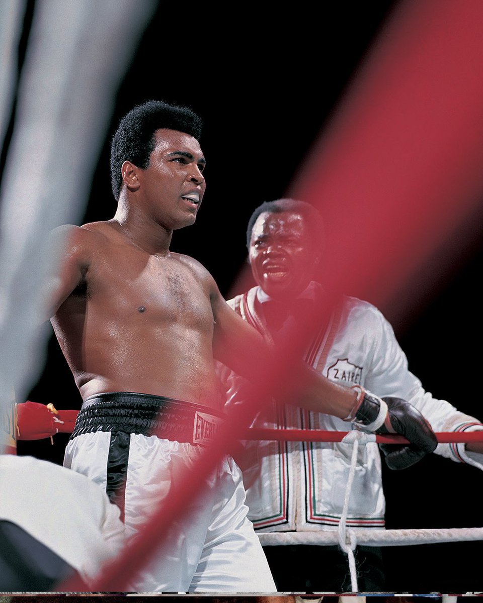 TASCHEN's tweet image. A Meeting of Giants.
This dazzling tribute to @MuhammadAli and George Foreman’s 1974 #boxing match in Kinshasa, Zaire, brings together the best of Norman Mailer’s classic commentary.
The Fight with color and black-and-white photographs from the two men who captured the #GOAT…