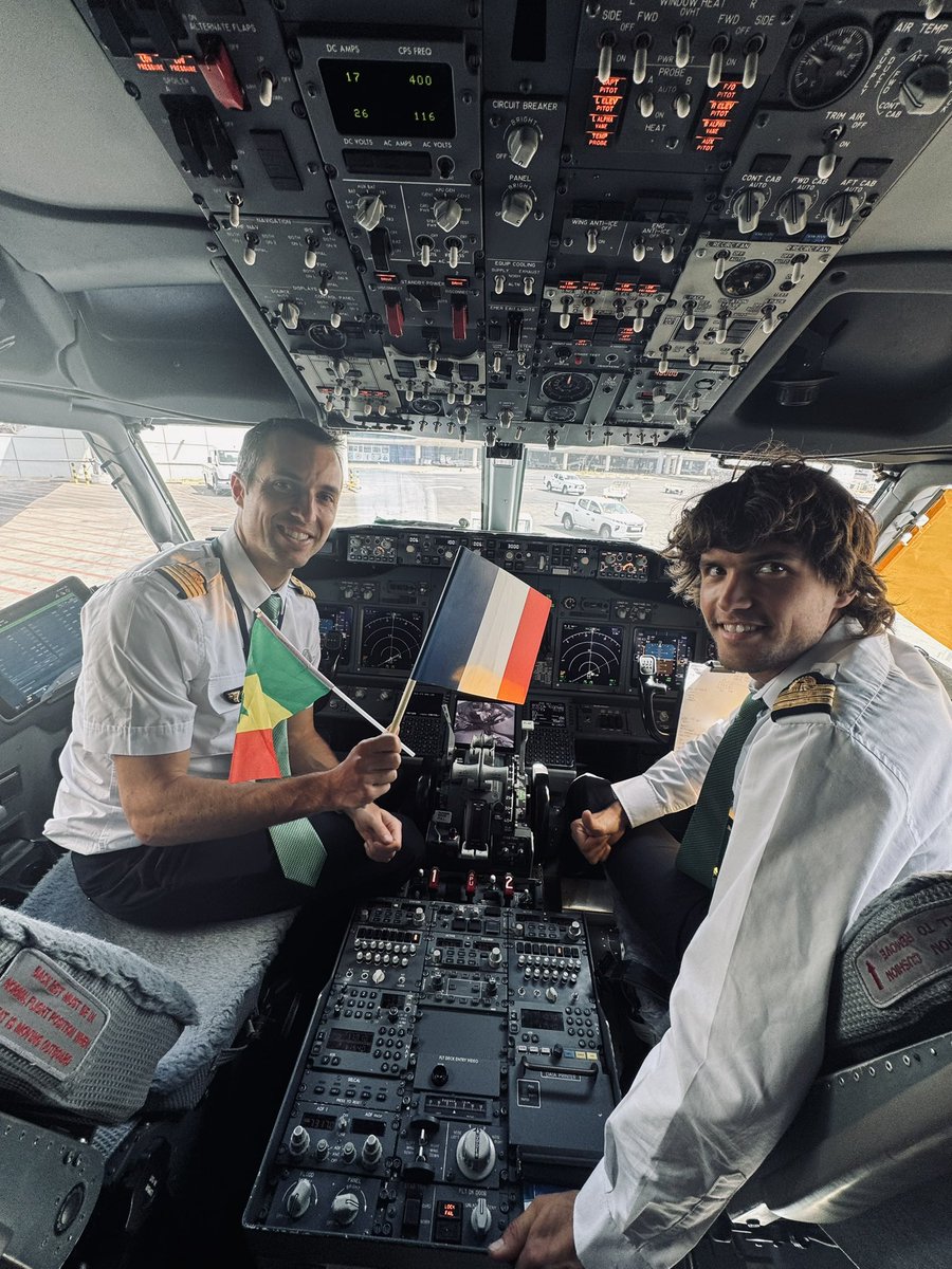 DKaeroport's tweet photo. Nous avons eu le plaisir d'accueillir en cette fin de matinée le vol inaugural Lille-Dakar compagnie @transaviaFR.
#las #aibd #aeroportdelille #transaviafr #dakar #lille #voyage #destinatiinsenegal https://t.co/SqQiPMtJ6w