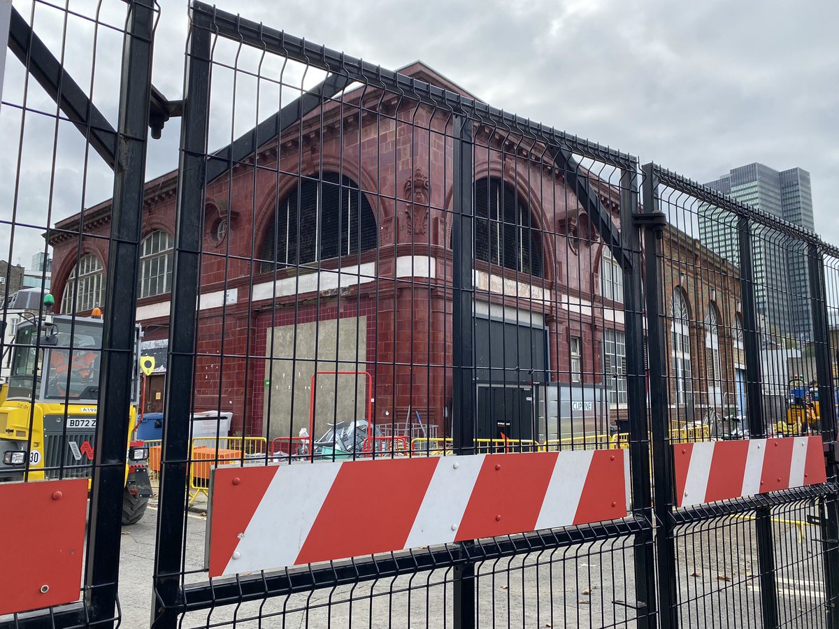 loypass_SCCar's tweet photo. 🚇 A dark, grimy and fascinating bucket-list-worthy thing accomplished - @ltmuseum Euston Lost Tunnels #HiddenLondon tour. A treat for both me and my old man. @TfL #LondonUnderground #LondonTransportMuseum @YesterdayTweets #SecretsOfTheLondonUnderground https://t.co/O3dBkdM1Dn