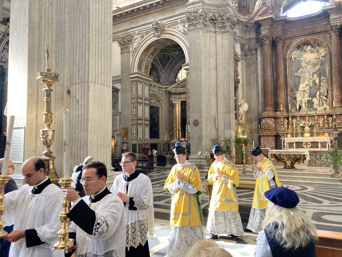 UnaVoceSevilla's tweet photo. Misa tradicional solemne celebrada en la Iglesia de San Giovanni Battista dei Fiorentini, en Roma
Apostolado del Instituto de Cristo Rey Sumo Sacerdote
Fotos: @UnaVoceSevilla
#Icrss #Icksp #Traditional #LatinMass #Tradizione #sumpont2024 https://t.co/8mUi9P9FwE