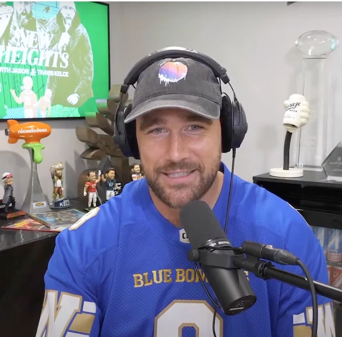 LucDube12's tweet photo. Nice jersey @tkelce⁩ #letsgobombers #kelce https://t.co/BP1VjPIInw