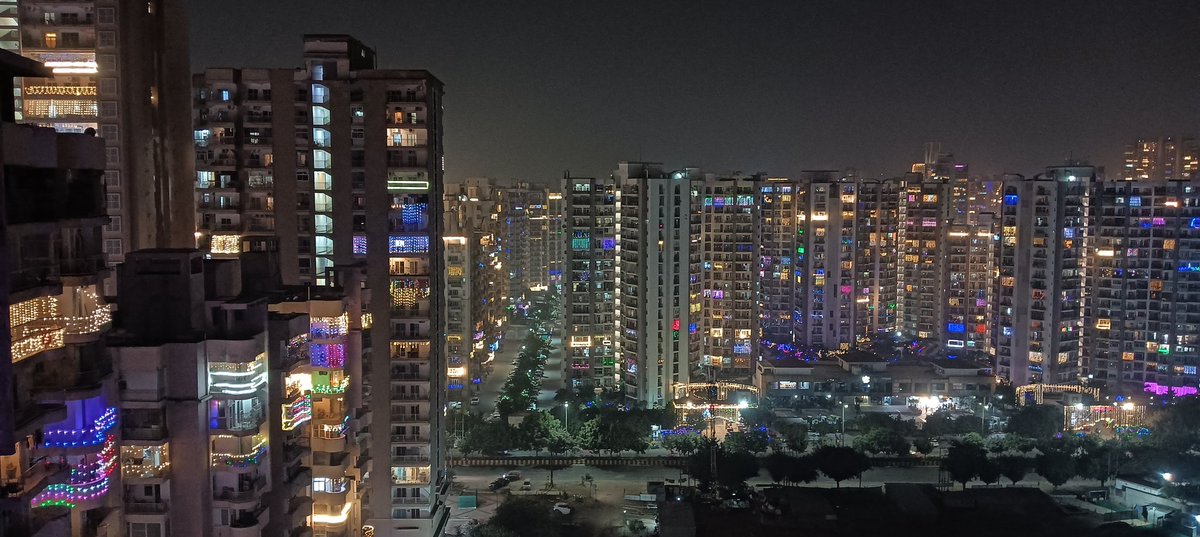 rupanshusri's tweet photo. A glimpse of Decorative #Noida #Diwali2024 #HappyDiwaliIndia https://t.co/JqV8zoYTiK
