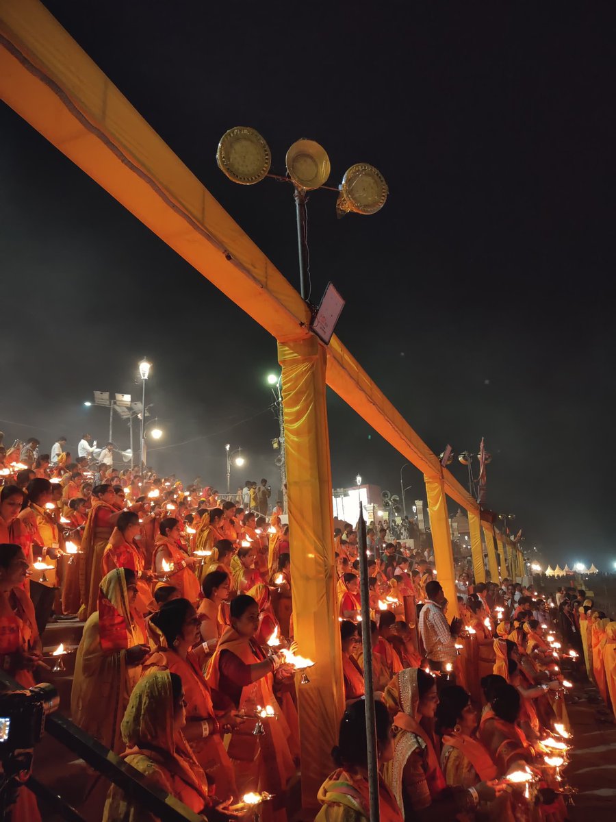 iamRishinamdev's tweet photo. अविश्वसनीय दृश्य.

500 वर्षों के बाद जगमग हुई प्रभु श्री राम की नगरी 🪔

गिनीज बुक ऑफ वर्ल्ड रिकॉर्ड में दो कीर्तिमान बने..

•1 हजार 121 लोगों ने एक साथ सरयू आरती की
•25 लाख 12 हजार 585  🪔 जले

जय श्री राम 🪔
#Deepavali2024 
#सबका_उत्सव_अयोध्या_दीपोत्सव 
#ayodhyadeepotsava2024 https://t.co/bNkWtB1xyS