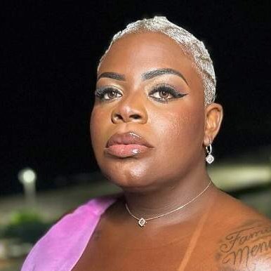 TumultoBR's tweet image. Avon anuncia Ivete Sangalo como garota-propaganda no lugar de Jojo Todynho.

Quem topa um boicote levanta a mão.