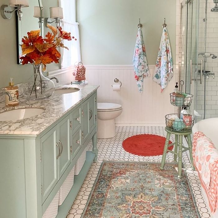 ChicHomeSpaces's tweet photo. 🌼💧 Refresh your bathroom with a splash of color! This lovely space combines soft pastels with vibrant accents, creating a warm and inviting atmosphere.
What’s your go-to color scheme for a bathroom makeover? 🛁✨ #BathroomDecor #HomeInspiration #ColorPalette https://t.co/3mIvUBjsSg