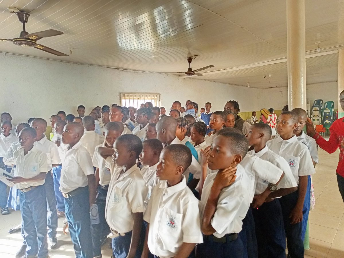 ChixomPromiX's tweet image. Yesterday, I was at a school in Abuja to teach young secondary students about media literacy, basic fact-checking skills, and the importance of verifying information before sharing. 
@DubawaFacts
#WeekForTruth2024 
#AmplifyTruth 
#GlobalMILWeek 
#DubawaFacts