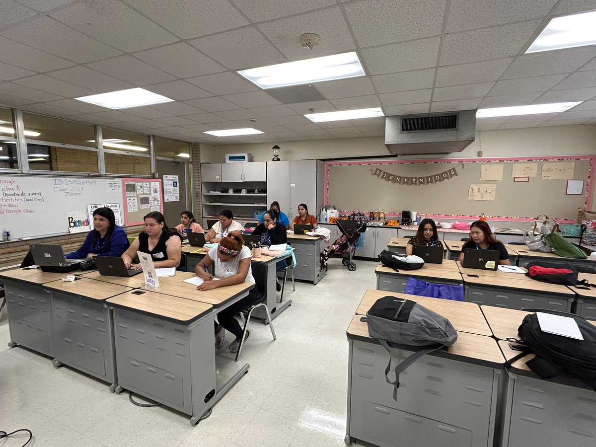 thequietteach's tweet photo. Parents working hard at their @uhdelibrary classes. Showing up every week and seeing them grow is phenomenal. Great job ladies! @NoLeaderLikeMe @SmithES_AISD @AldineISD #SomosSTALLIONS #parentslearning #AldineIMPACT https://t.co/Su8PJfXULf