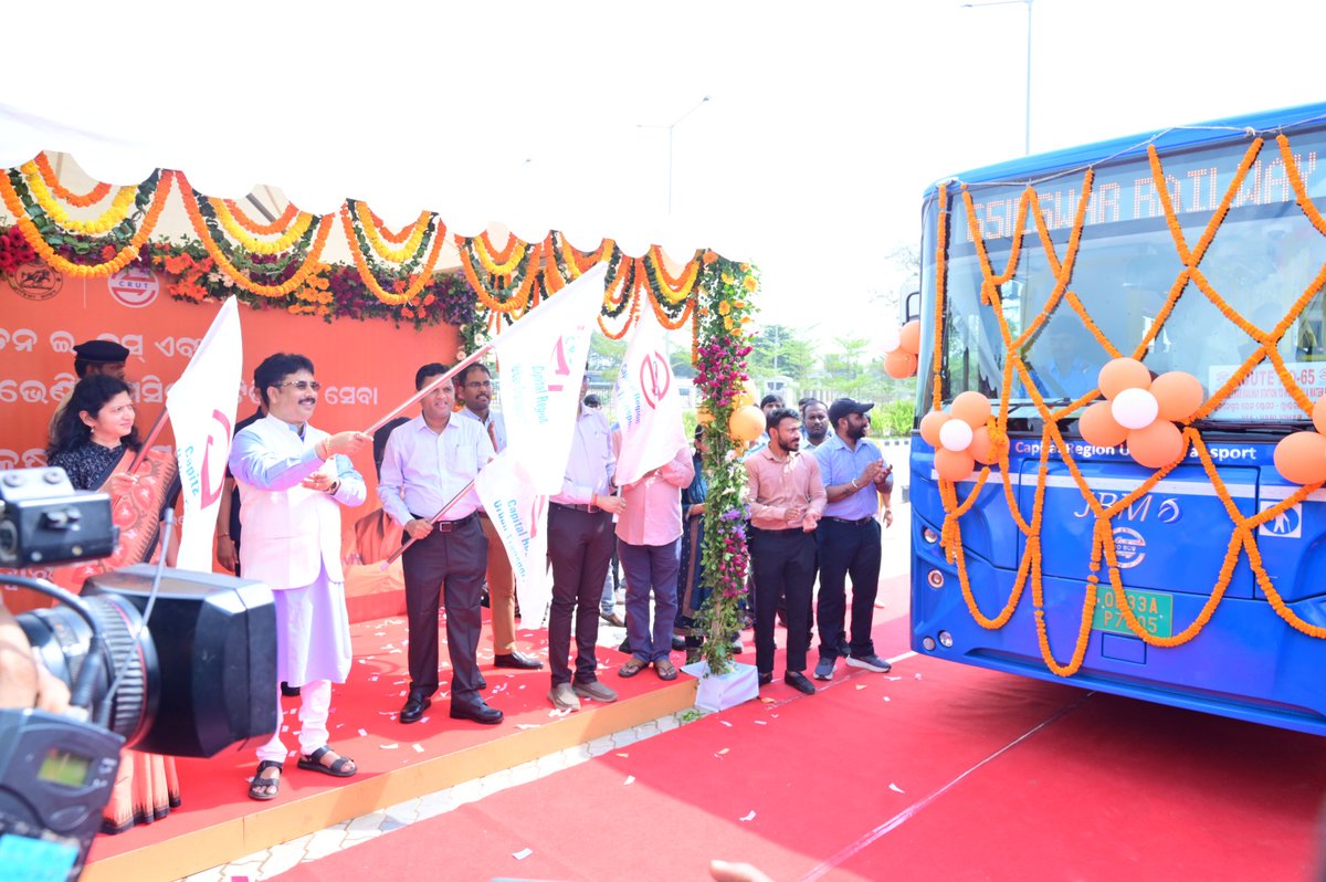 Today, <a href="/dr_kcmahapatra/">Dr. Krushna Chandra Mahapatra</a>, Hon’ble Minister <a href="/HUDDeptOdisha/">H & UD Dept</a> flagged off 12 new electric buses as a part of 200 e-Buses planned from <a href="/CRUT_BBSR/">Comprehensive Region Urban Transport</a> at BSABT, #Bhubaneswar, marking a significant step towards sustainable transportation! 1/3
#UrbanMobility #SustainableTransport