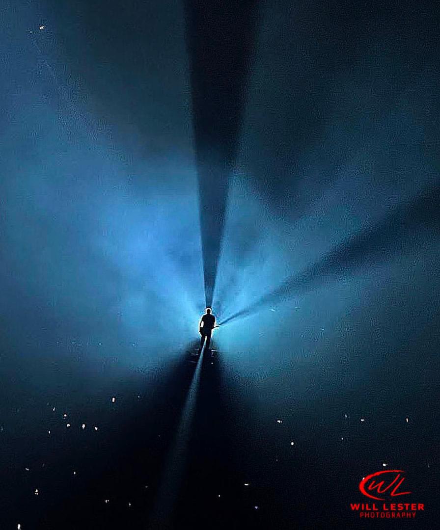 Will Lester (@willlesterphoto) on Twitter photo One more cell phone pic from <a href="/davidgilmour/">David Gilmour</a> show at the Intuit Dome during his Luck and Strange tour in Inglewood on Friday, Oct. 25, 2024. For more images and review of the show: dailybulletin.com/2024/10/26/dav… One more cell phone pic from <a href="/davidgilmour/">David Gilmour</a> show at the Intuit Dome during his Luck and Strange tour in Inglewood on Friday, Oct. 25, 2024. For more images and review of the show: dailybulletin.com/2024/10/26/dav…