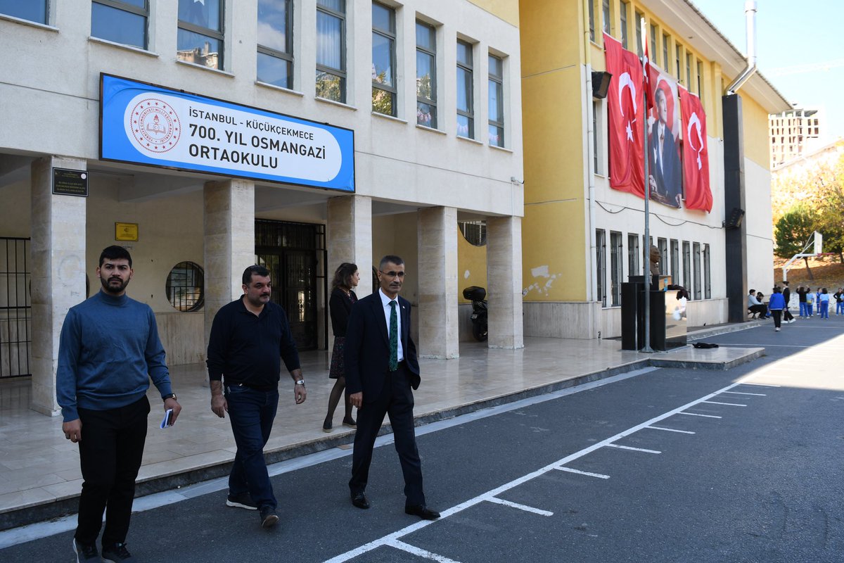 İlçe Millî Eğitim Müdürümüz Emin ÇIKRIKÇI, 700.Yıl Osmangazi Ortaokulunu ziyaret ederek öğretmenler ve öğrencilerle  bir araya geldi.
<a href="/EminCikrikci/">Emin ÇIKRIKÇI</a>