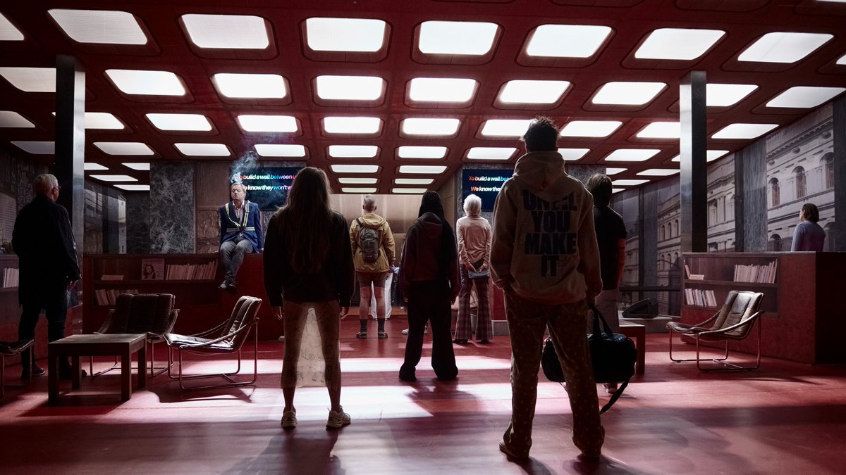 JE TO TU! 🌟 bit.ly/100_SONGŮ zazní premiérově z jeviště Nové scény už dnes večer!

Držte nám palce! 🤞

👀👉novinky.cz/clanek/kultura…