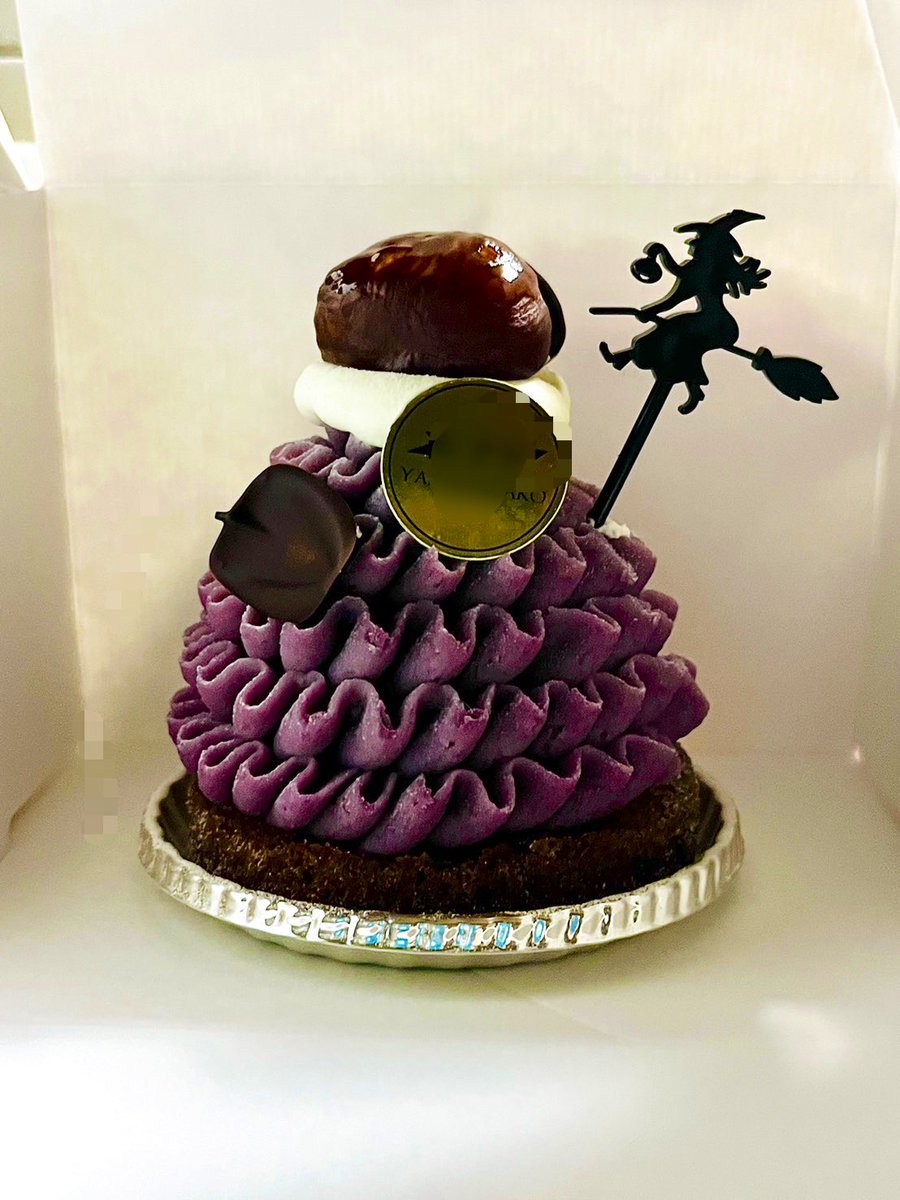 CThreesis's tweet photo. ホテルラウンジのハロウィン限定ケーキ
今月もよく働いた自分にご褒美 https://t.co/BFaXgFhCJ0
