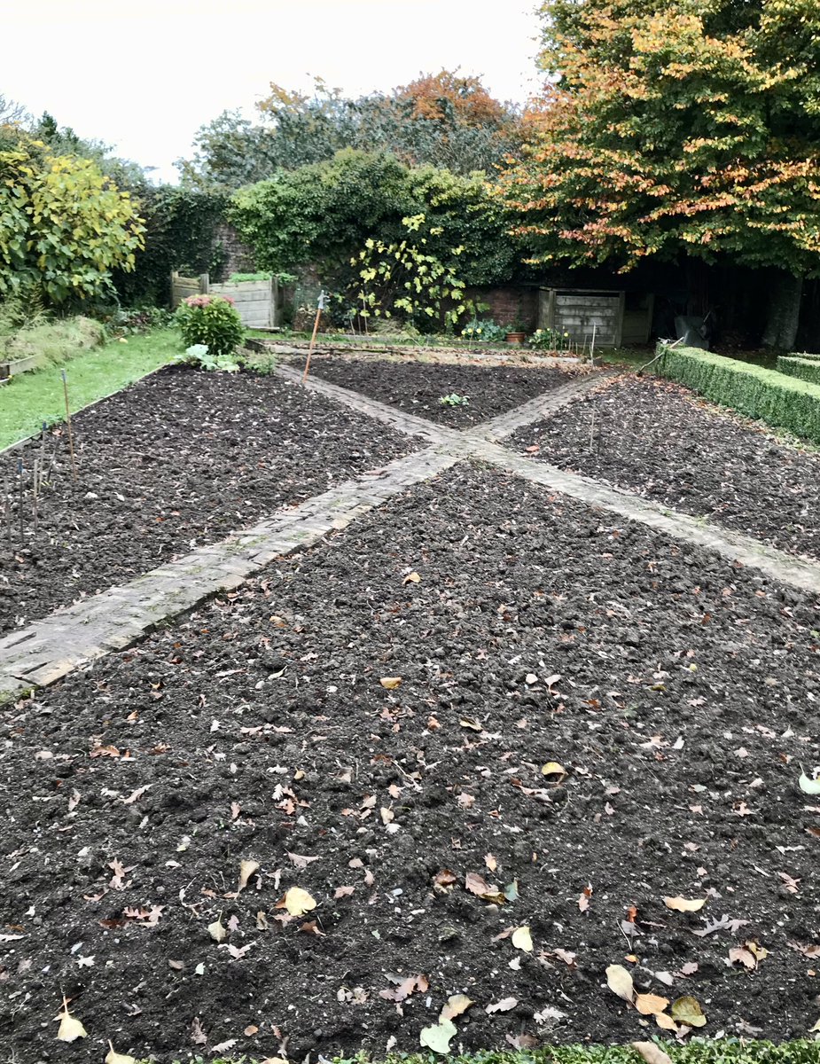 keithtesterliv1's tweet photo. Here at the Manor House walled garden I’ve finished digging the main plots ( go me!🤣🤣). Just as I turned over the last forkful a low flying fighter jet passed over, I knew I’d done well but, didn’t think it needed a fly past 🤣🤣. #themanorhouse #walledgarden #vegetablepatch https://t.co/hDH3cOhXSH