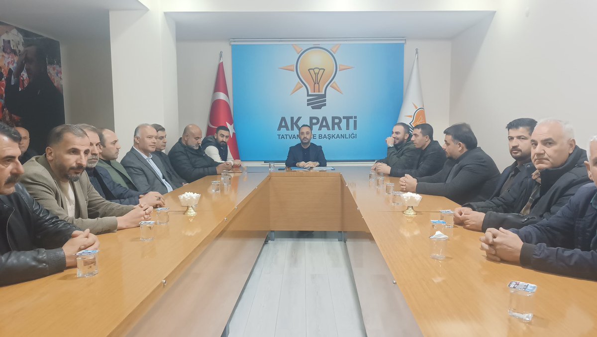 akpartitatvan13's tweet photo. İlçe Başkanımız Sn @Erhanayz13 öncülüğünde Ana kademe Yönetim haftalık değerlendirme ve istişare toplantımızı yaptık. 

Hayırlara vesile olsun. 
#SevdamızTatvan https://t.co/yR6aQFmG4r