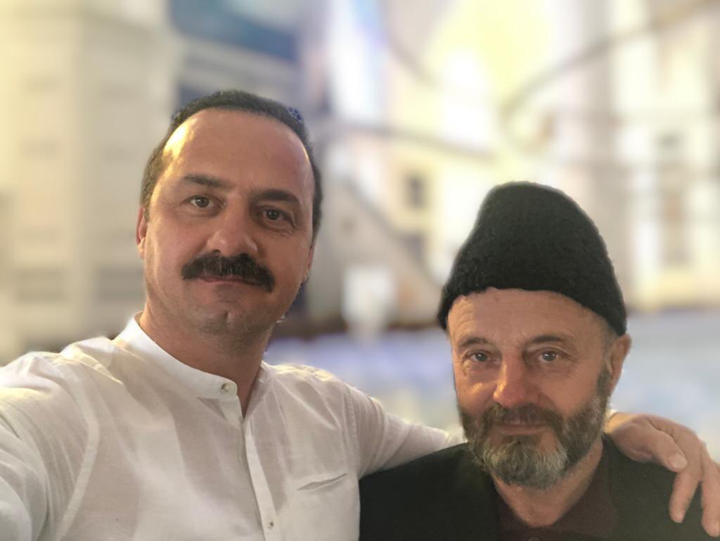Anahtar Parti (A Parti) Genel Başkanı Yavuz Ağıralioğlu ailesi hakkında anlatılanlar oldukça ilginç.

Siyasi tarihe yeni bir sayfa açan Yavuz Bey’in babası Mustafa Bey için duyacaklarınız inanılar gibi değil. (flood)