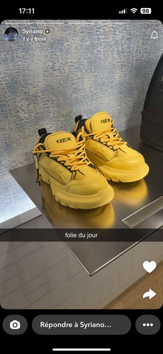 lolaa_29's tweet photo. déjà quand tu voit le style de chaussures qu’il achète sa m’étonne mm pas il à tromper lina ptdrrr ce gay #syriano #misslinoush https://t.co/ottz7GL3zm