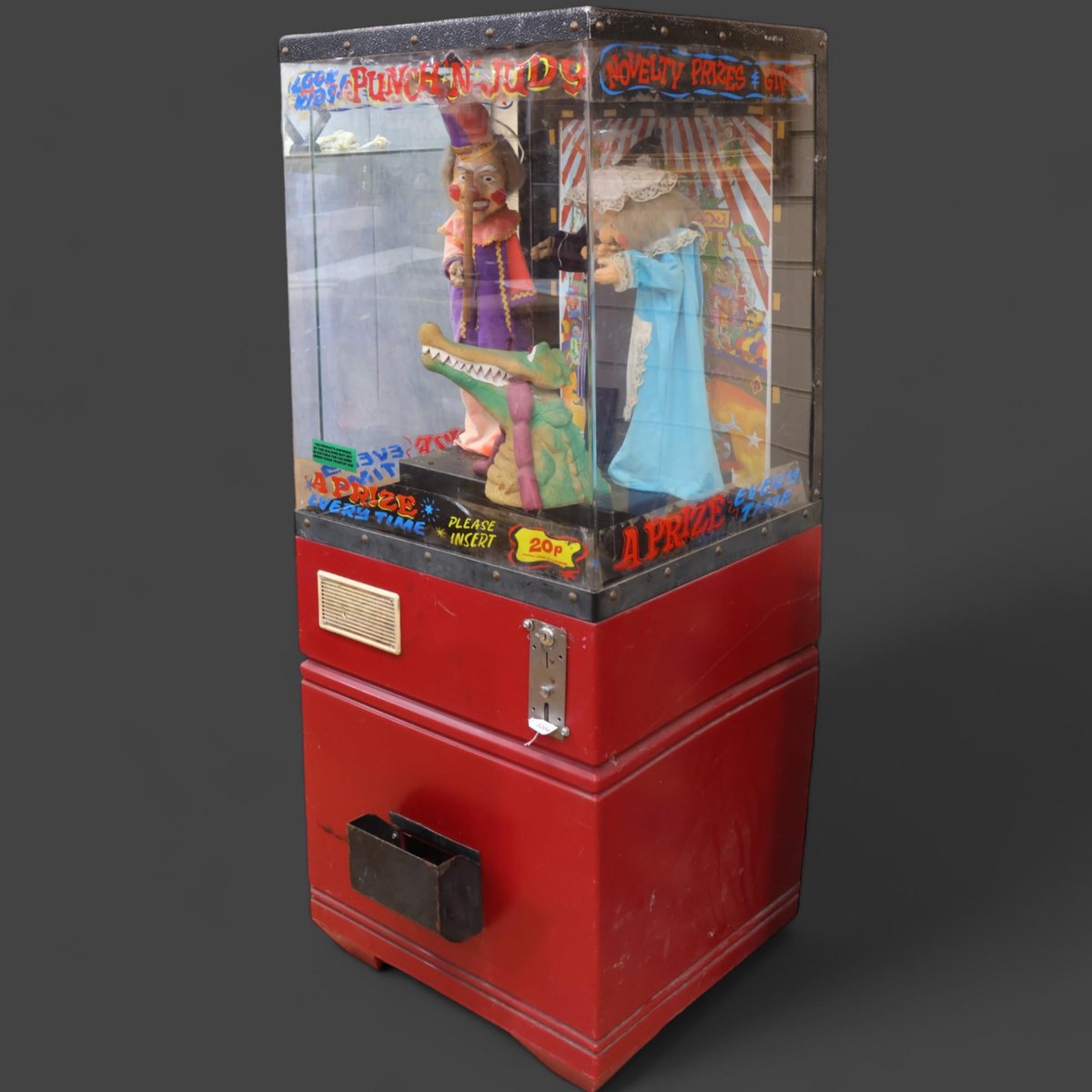 easyliveauction's tweet image. 🎃 Halloween is the perfect day for @burstowhewett's Science, Natural History &amp;amp; Curiosities auction, happening on 31st October from 2pm GMT. Unearth curious and macabre items.

🔗 tinyurl.com/y438d4rc

#Curiosities #MacabreArt #SpookyFinds #WeirdAndWonderful #Halloween