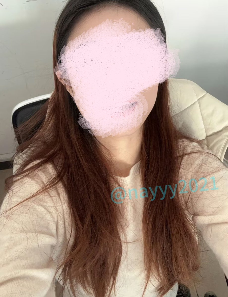 我一直不接受恶意曝光，只接受女生本人投稿。

但我是真没想到，还有这么贱的女生。

两年前，她曾被其他人恶意曝光，
但在之后很长一段时间里，
她反复偷偷查看那条曝光帖，
心跳的感觉从气愤和害怕，变成了兴奋和舒爽。

她现在，真的好想告诉当初恶意曝光她的那个人，想跟他说，她就是反差婊。。 https://t.co/BfXA1aOxv0