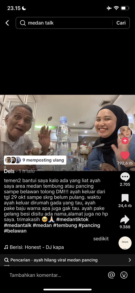 aksukaqm's tweet image. temen temen maaf banget oot tapi bisa bantu rt gaaa kasian bapaknya sampe sekarang belum ketemuuu🥺🙁🙁🙁 barangkali yang domisili medan ngeliat bapaknya dia pake gelang ukirannya nomor hp sama alamat anaknya karna bapaknya pikunn🥺🥺🥺😭😭😭