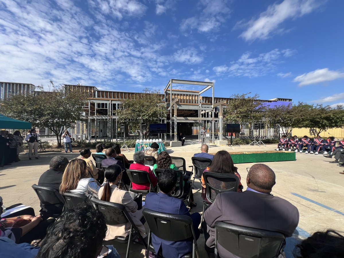 warwicksabin's tweet photo. Congratulations to my friend &amp; @deepsouthtoday board member @HopeCUbill on today’s groundbreaking for the HOPE Economic Empowerment Center here in Jackson, MS. The work that Bill and @HopeCreditUnion have done to provide services to communities in multiple states is remarkable. https://t.co/FphOeOOiTc