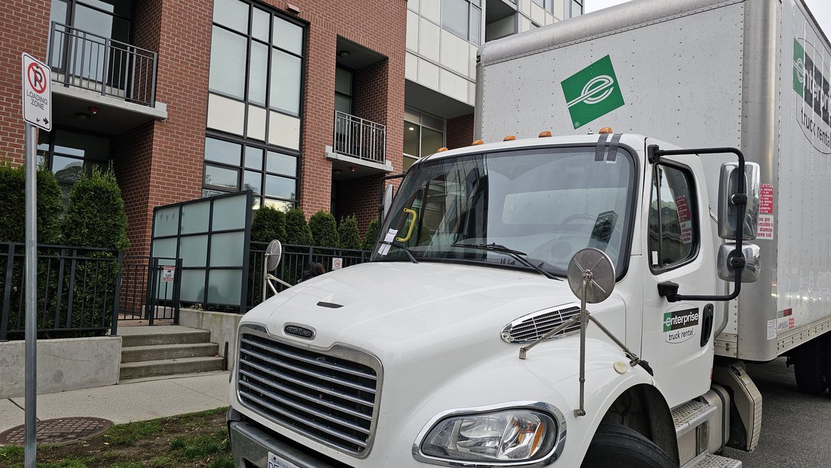 gary_davis's tweet photo. What is wrong with the City of @New_Westminster ? I rent a cube truck to move, park in my building's loading zone, and the money grabbing meter maid soaps not one, but two parking tickets on my truck, and I only had made one trip down to the truck. https://t.co/Agz0A7Pqej