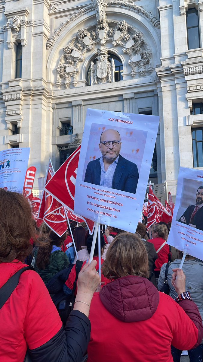 loo9o's tweet photo. @fernandezsj @bertrandmyd No tienes no. #ugt #CCOO @CCOO https://t.co/xfiBbrUcFP