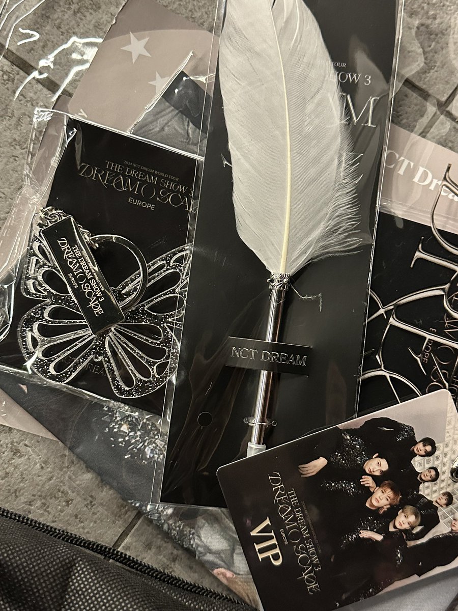 injunie_1328's tweet photo. VIP BENEFITS IN ROTTERDAM 😭

NCT DREAM IN NETHERLANDS
#TDS3inROTTERDAM
#THEDREAMSHOW3_in_ROTTERDAM https://t.co/oA08UHcMf1