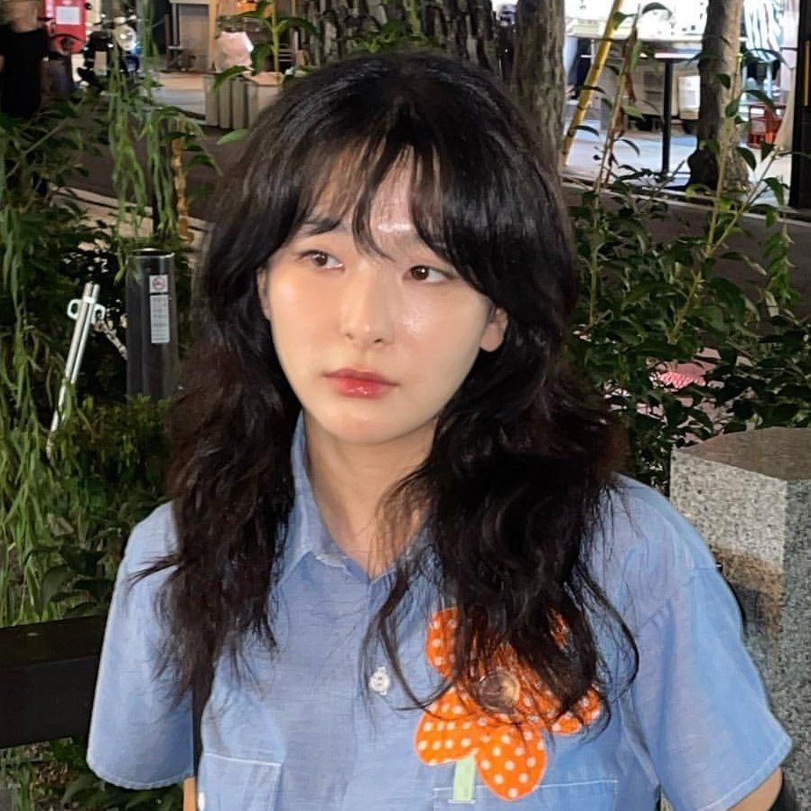 minjoohyuns's tweet photo. seulgi's gay hair evolution https://t.co/q1xrLwQ5EF