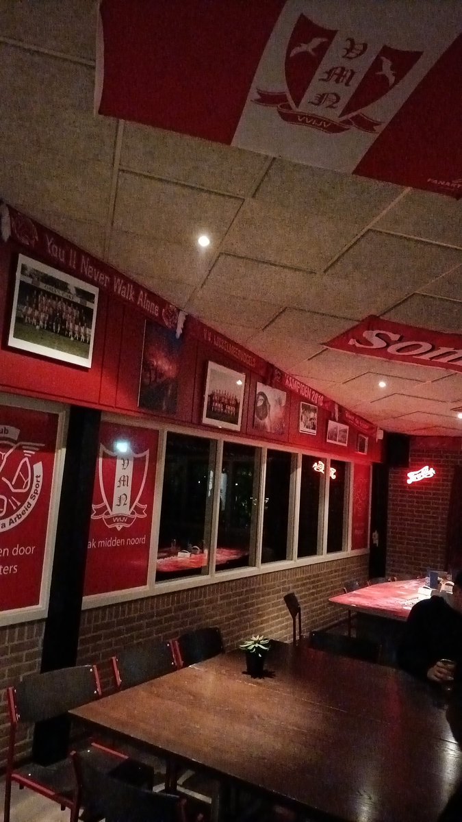 Sietzevliegen78's tweet photo. Mooi bekeravondje met zoon en dochter op de rooie kant van de Westmaat!. Voor de 3e keer naar Ijsselmeervogels geweest, mooie club met een rijke voetbalgeschiedenis.
#IJSHEE https://t.co/NSuNeBvStA