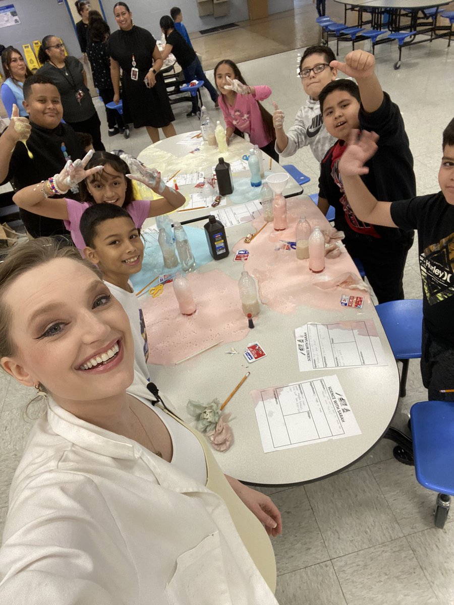 KSATSarahSpivey's tweet photo. #ScienceWithSarah: 🧙Wizard’s Brew
Just in time for Halloween, this at-home experiment is a safe way to understand chemistry!
Thank you to these awesome 4th graders of @HBGElementary for having me!
WATCH & DO THE EXPERIMENT HERE ➡️ https://t.co/LNeUICZVd4
With @SanAntonioZoo https://t.co/7da4Xd1p7b