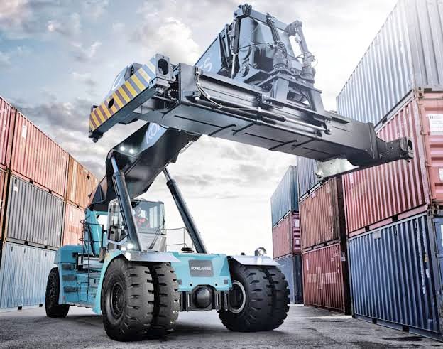 vptIndia's tweet photo. Visakhapatnam Port Authority is Happy to share that by the Induction of Electrically Operated #ReachStackers, all cargo handling equipment in our Visakha #Container Terminal are now converted into Electricity driven System thereby stepping ahead in the field of Mechanisation.
@shipmin_india @Indportsassn