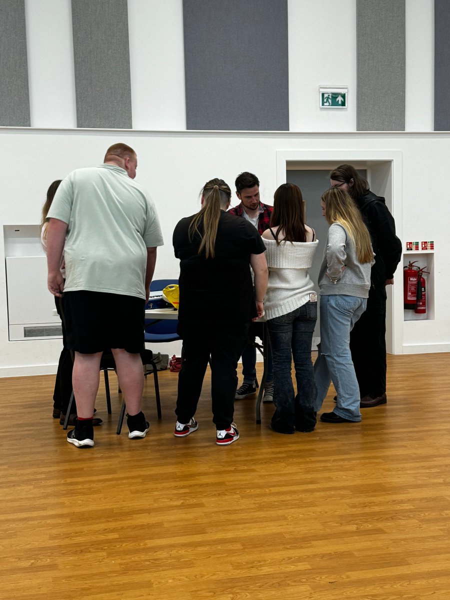 Music Theatre Wales tweet media