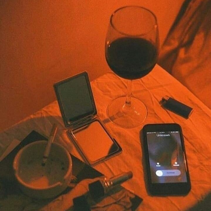 vampiresnape's tweet photo. estou perplexa porque DE TANTAS CORES o @oesquiloazul disse que eu sou laranja e que eu sou essas imagens. https://t.co/AUdeVrafkF