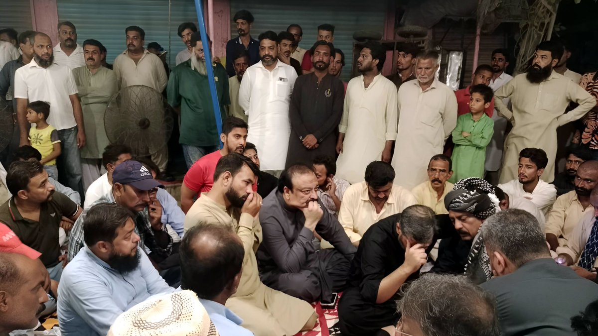 KamalMQM's tweet photo. ایم کیو ایم پاکستان سینئر مرکزی رہنما سید مصطفیٰ کمال نے مرکزی جوائنٹ انچارج KMOC مقبول ابڑو سے ان کے بیٹے جوائنٹ ٹاؤن انچارج KMOC بابل ابڑو کے انتقال پر ان کے گھر جا کر تعزیت اور فاتحہ خوانی کی۔
#MQMPakistan #MustafaKamal #NA242 #KMOC #KorangiTown #Condolence #Karachi #Pakistan https://t.co/tG14T0xIL1