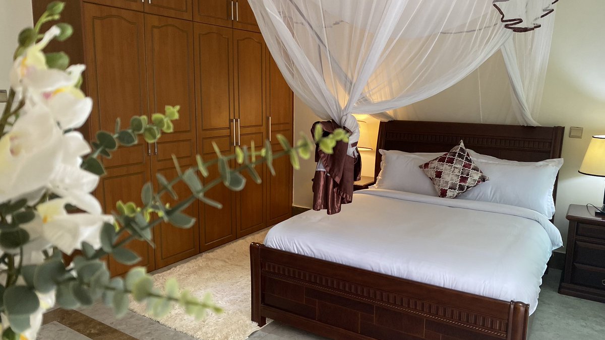NaguruViewHomes's tweet photo. Our 3 BR at @NaguruViewHomes are available to host you. 

Location: Naguru,  Balikuddembe Road, in the heart of the city , near many social amenities.  

Book your short and long stay with us; +256761470624 or +256741745930 

#Airbnb #Hospitality #Accommodation #Staycation https://t.co/tYHbINeerz