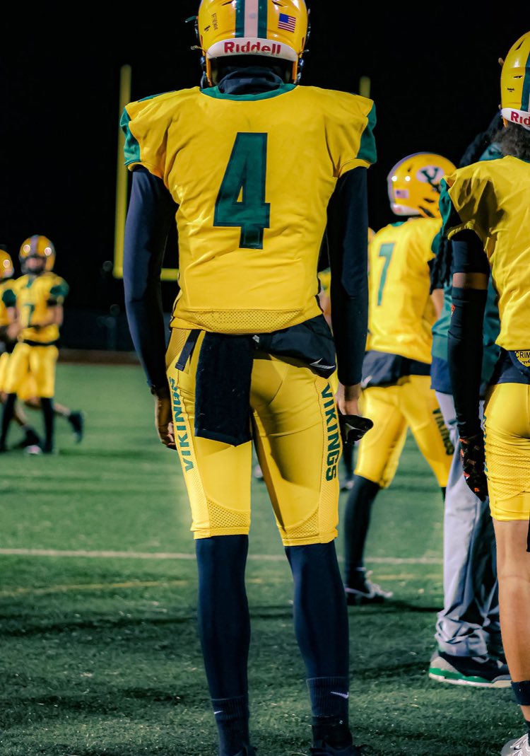 Senior night is arriving on Friday. Feels like time went by fast I was just a freshman playing. Now I’m watching these games go by. It’s crazy to think about 💯<a href="/CoachTTMP/">5 ⭐ Coach T Dubb TMP 🏁 🐐</a> <a href="/Coach_Herlihy/">Coach Herlihy</a> <a href="/lequan_w/">Coach Woods</a> <a href="/coachhaynes711/">Coach LeVon Haynes</a> <a href="/CoachMurph1020/">Nigel Murphy</a>