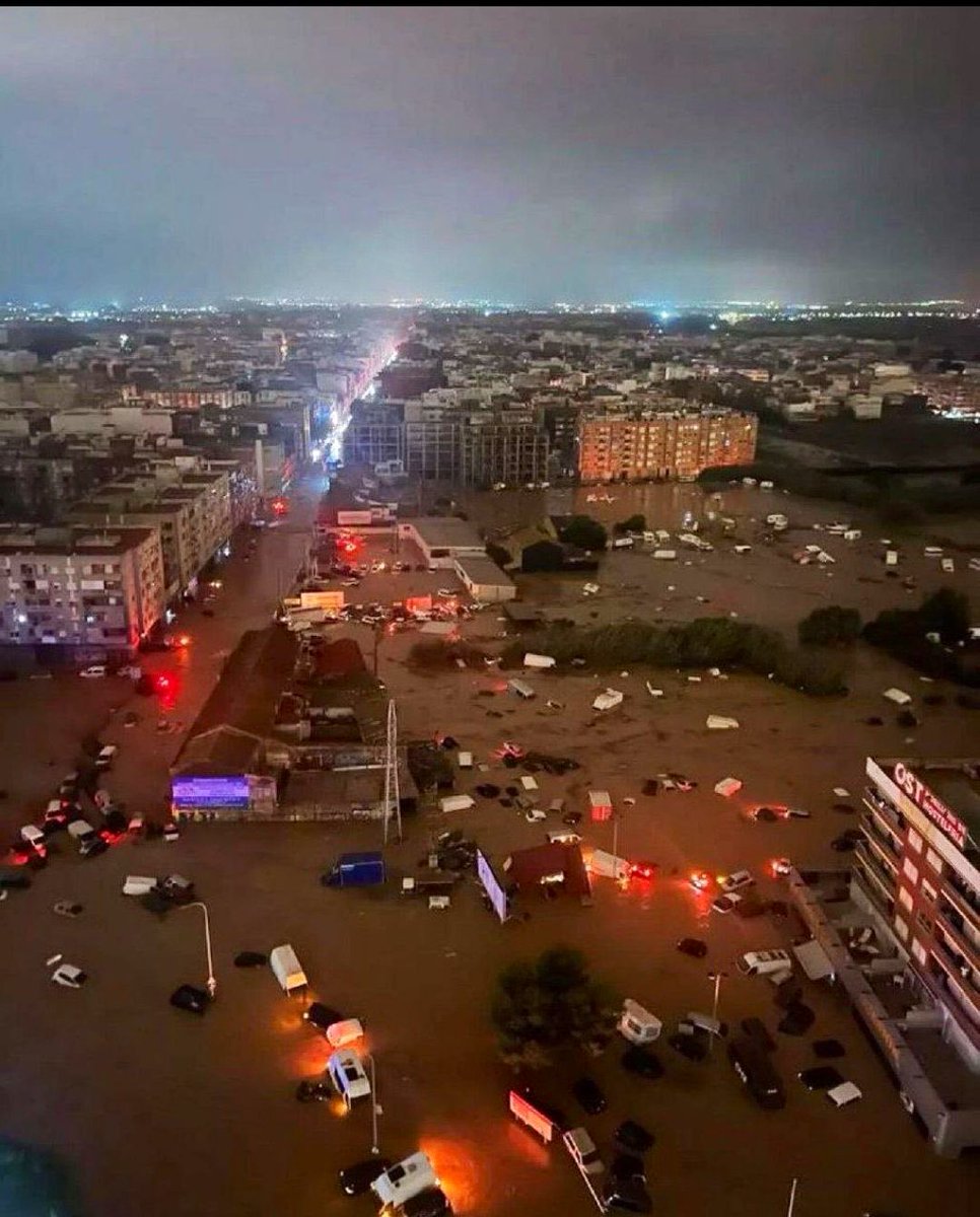 Desde #Cuba, que batalla en su recuperación por impacto del ciclón Oscar, enviamos solidaridad y  condolencias al pueblo y gobierno de #España por la pérdida de decenas de vidas y daños a la infraestructura, en #Valencia y otras comunidades autónomas por impacto de la #DANA.