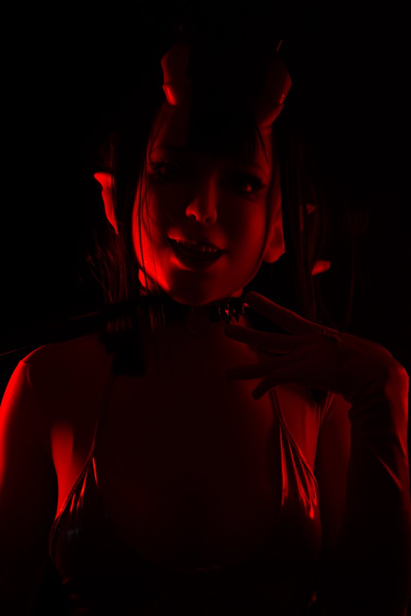 Mind if a succubus keeps you company tonight? Let this be my treat...
HAPPY HALLOWEEN! 🎃🎃🎃

🎭: <a href="/ROANYER8/">ROANYER</a> 
<a href="/FetizenM/">Fetizen Mask</a> 
👗: <a href="/moeflavor/">MoeFlavor</a> 

#spookymonth #femalemask #succubus