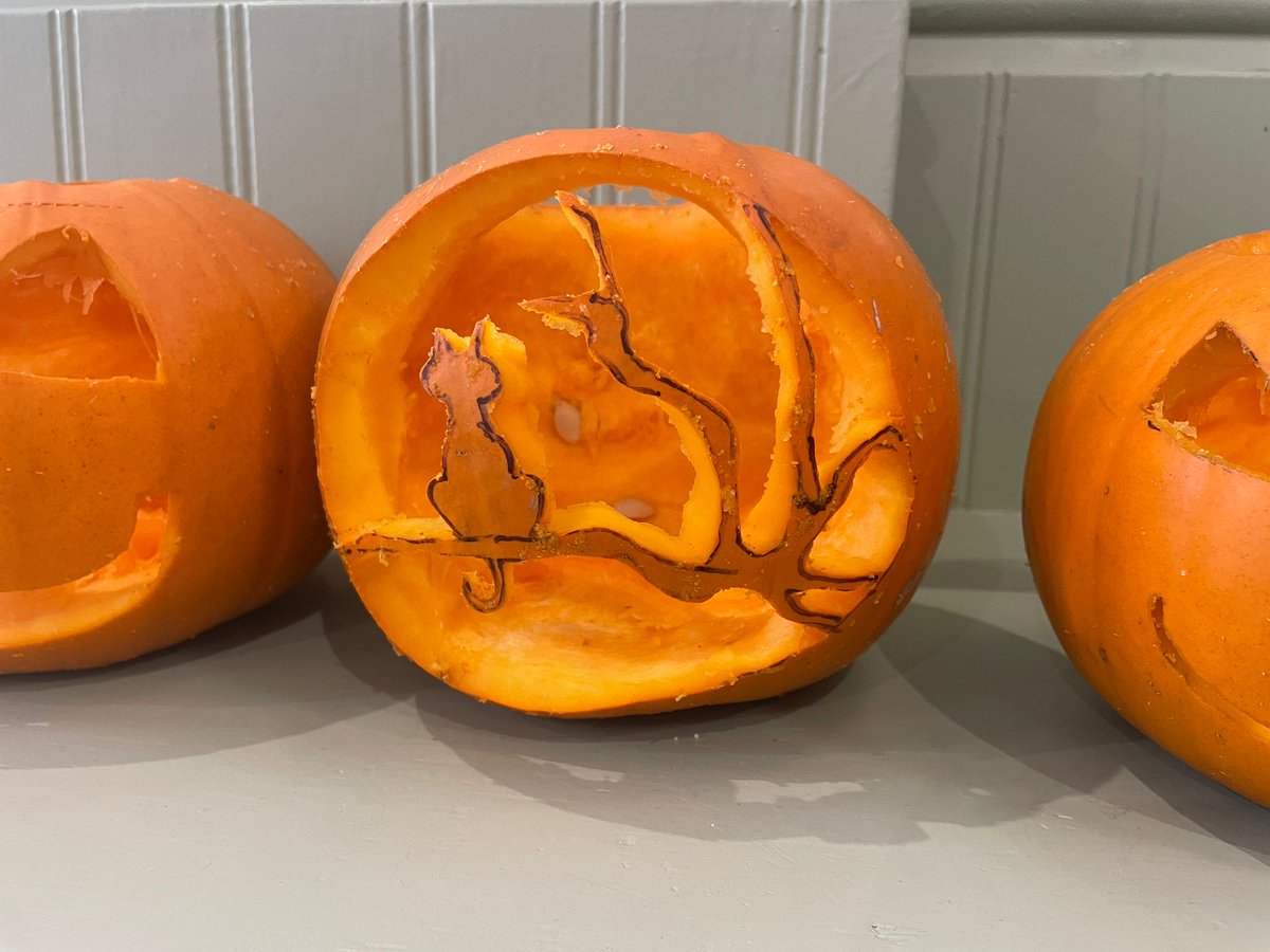 WestEndRefugee's tweet photo. Today in our Weekly Welcome session we joined in the tradition of pumpkin carving. It was wonderful to see all the different faces and patterns that were created! #refugeeswelcome #artistsatwork https://t.co/sxUTz40C24