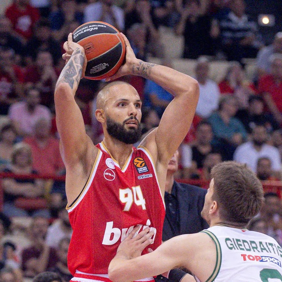 🗣️ Georgios Bartzokas: "Evan Fournier gece 2'de savunma asistanımı arayarak dün takıldığı bir perdeleme hakkında konuştu. Hatta ona bir video bile göndermişti. Basketbolu çok seviyor. Bu adanmışlık seviyesi beni çok etkiledi. Fournier basketbol konusunda son derece ciddi.
