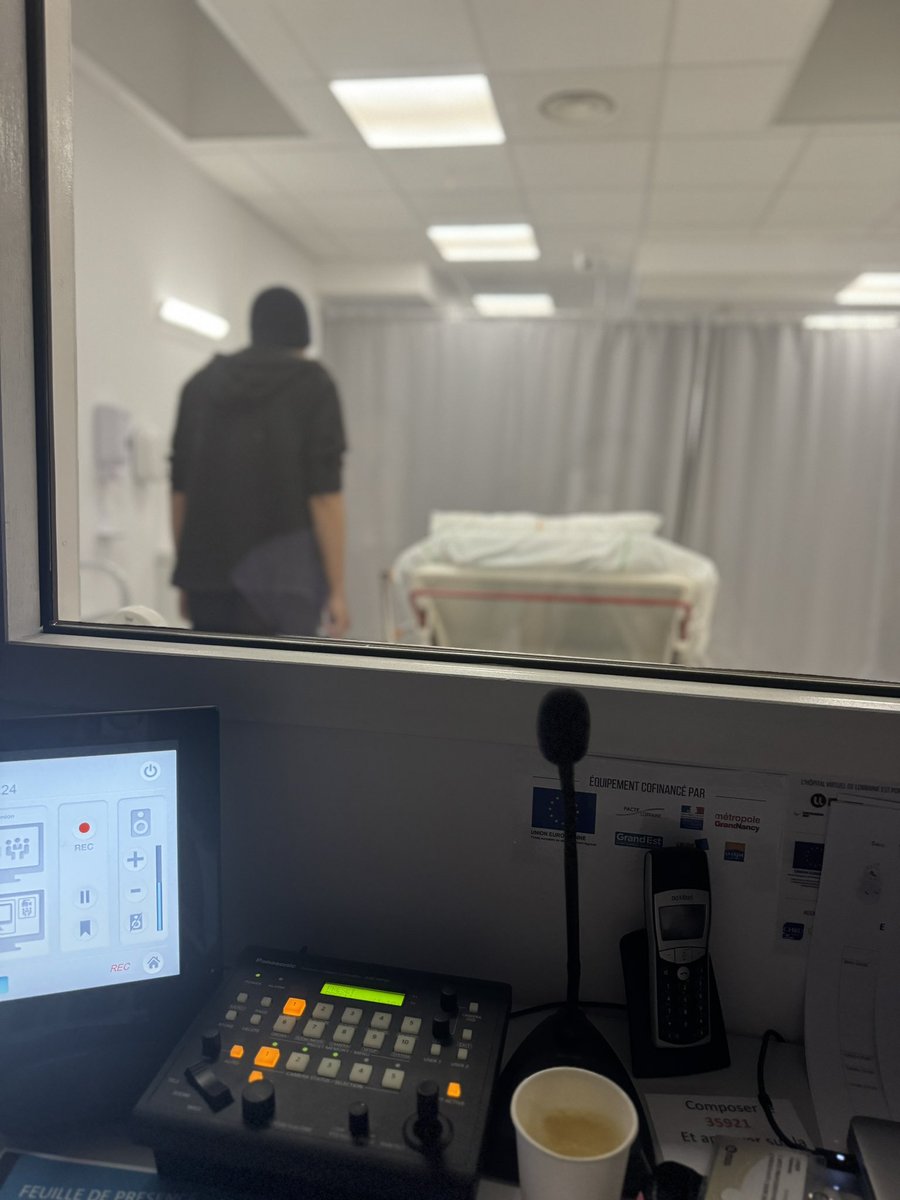cpSYdl's tweet photo. Aujourd’hui, avec @LaprevoteV et @FabienneLigier , on a célébré les 10 ans de la pré rentrée des internes en psychiatrie à Nancy , un dispositif de formation en simulation pour mieux préparer les internes à leurs fonction dans les services !! https://t.co/OpcD49iXIQ