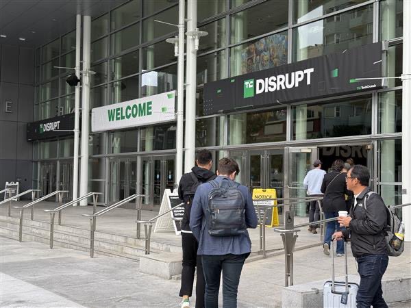 SwiftSightPBC's tweet image. Day 3 of #TechCrunchDisrupt2024 - Let’s go!

#TCDisrupt2024 #Innovation #StartUpLife #technetworking @TechCrunch