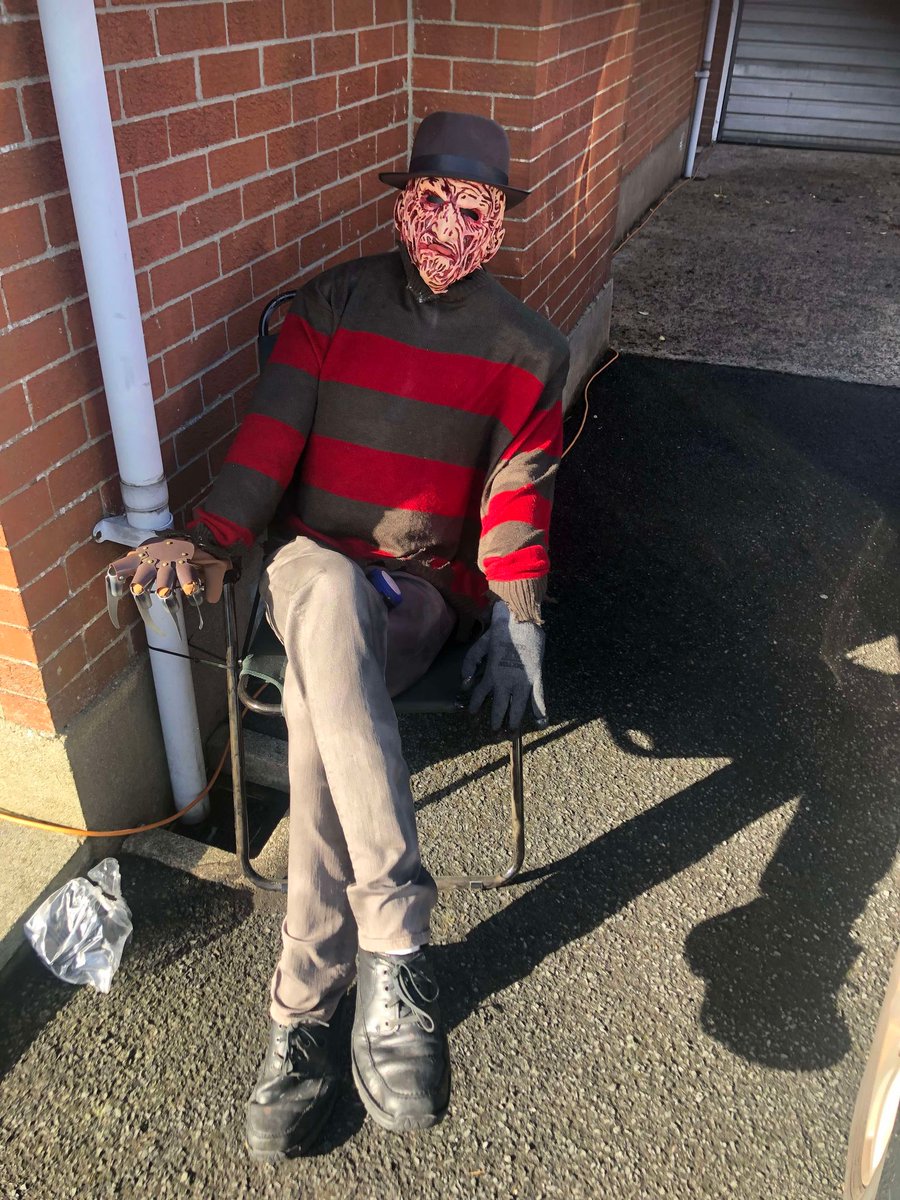 cjfg1985's tweet image. 🎃 We love Halloween in our house and we go all out each year decorating the entire house and garden🎃  Here is one of our new props this year which everyone seems to love 🤣😂 lol #TECKNET #Halloween #Giveaway 🕸 #gamedev #GamblingX #partygames @tecknetofficial @ColinD_NUFC