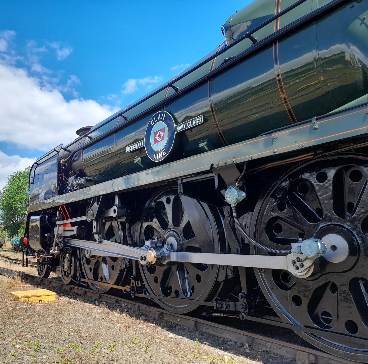 ClanLine28's tweet photo. All set and good to go for tomorrow's trip with British Pullman to Dover!

As always, please respect the railway environment if you're out to see us and please don't trespass on the railway. https://t.co/cZTxUrFIbA