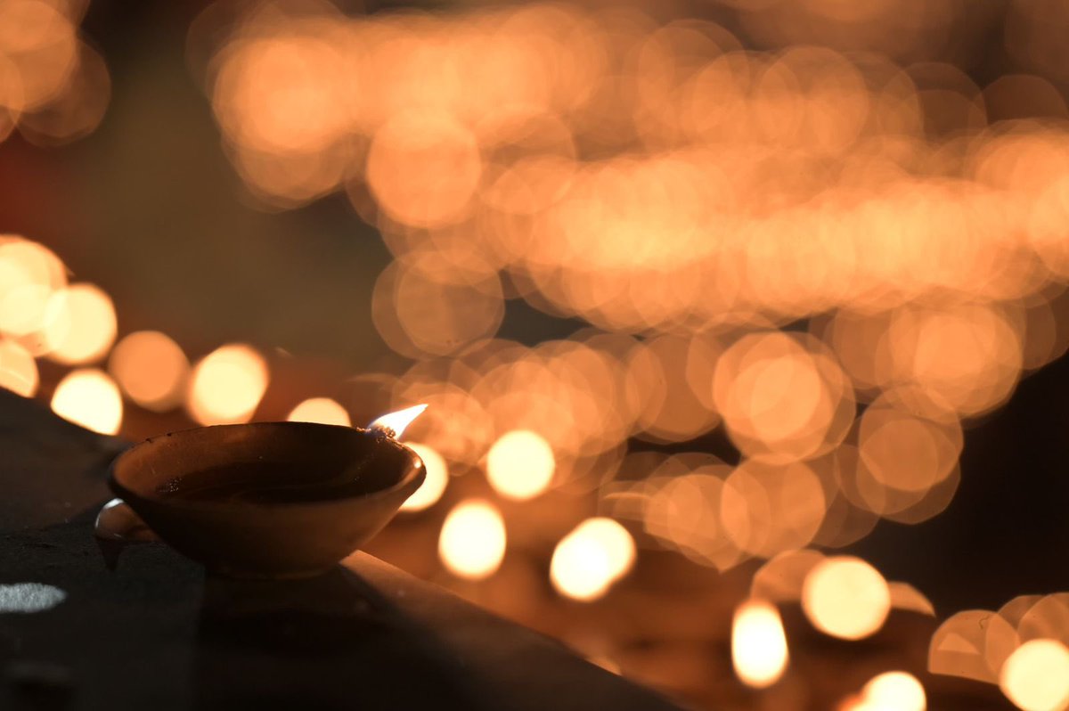 अलौकिक अयोध्या!

मर्यादा पुरुषोत्तम भगवान श्री राम के अपने भव्य मंदिर में विराजने के बाद यह पहली दीपावली है। अयोध्या में श्री राम लला के मंदिर की यह अनुपम छटा हर किसी को अभिभूत करने वाली है। 
जय सियाराम!