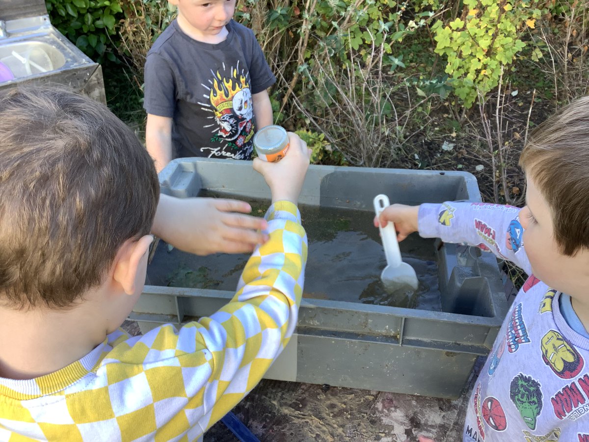 “It smells good, pumpkin spice.” - R
” Not spicy enough.” - F
”Stirring.” - J  🎃