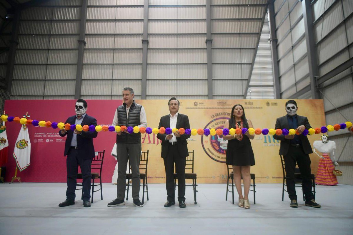 CuitlahuacGJ's tweet photo. ¡Visita la Gran Ofrenda 🌼 🕯️ 🌺de las 10 regiones de Veracruz!

Inauguramos en el Gimnasio Omega esta muestra de altares que está disponible al público a partir de hoy y durante esta semana para que puedas asistir con tu familia y amigos.

¡Nuestras tradiciones nos llenan de orgullo!