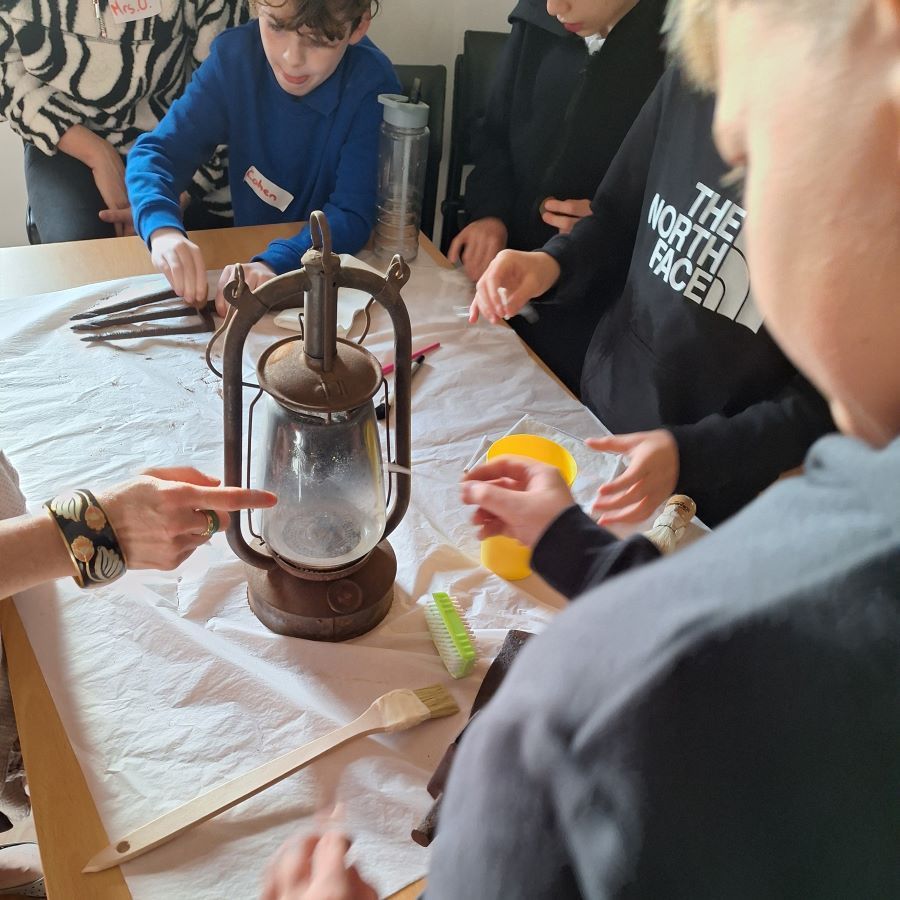 scotfishmuseum's tweet photo. Today P6 at Mountfleurie PS came to have a taste of what a Museum Curator does. There was lots of curiosity, creativity and teamwork on show - all things that the class will need when they are curating their own exhibition in the Museum early next year!

#HeritageCareersWeek https://t.co/VNIkJdXAKJ