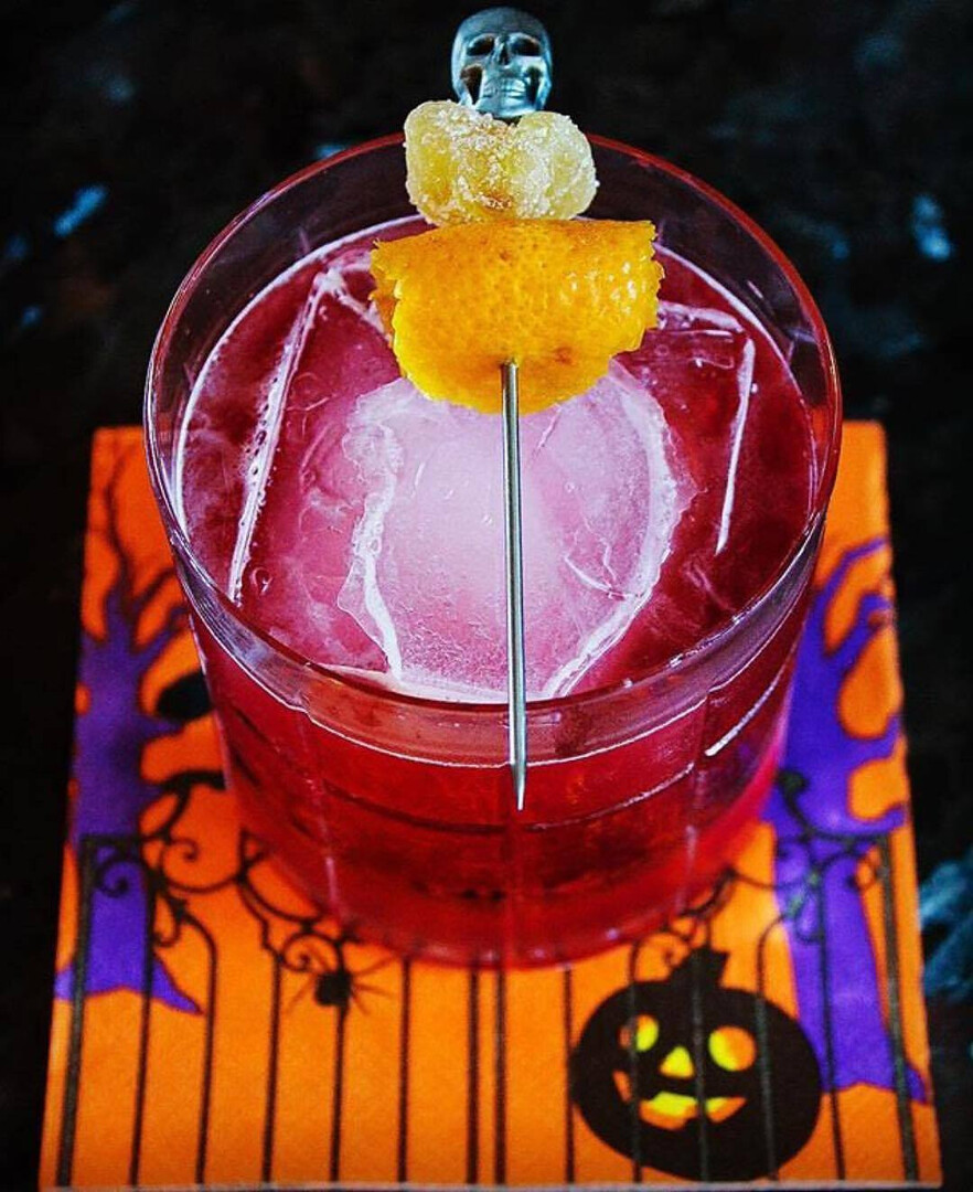 Easy to make but full of intense flavor, Fright Night combines mezcal, ginger, and hibiscus, plus a candied ginger garnish to ensure you get something sweet on Halloween.⁠
⁠
2 oz @delmagueymezcal Vida⁠
.5 oz Barrow’s Intense Ginger Liqueur⁠
2 oz Hibi… instagr.am/p/DBw8yydtxde/